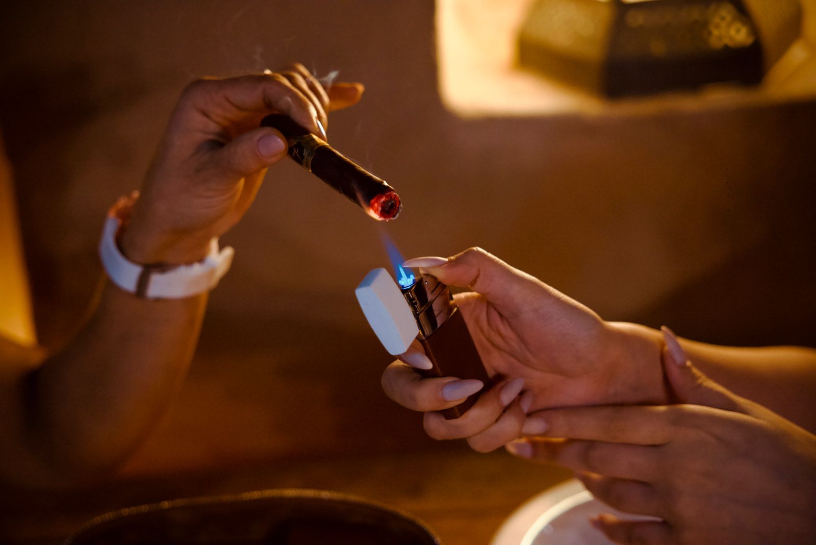Torch vs Soft Flame Lighter | Cigar Lighting Guide