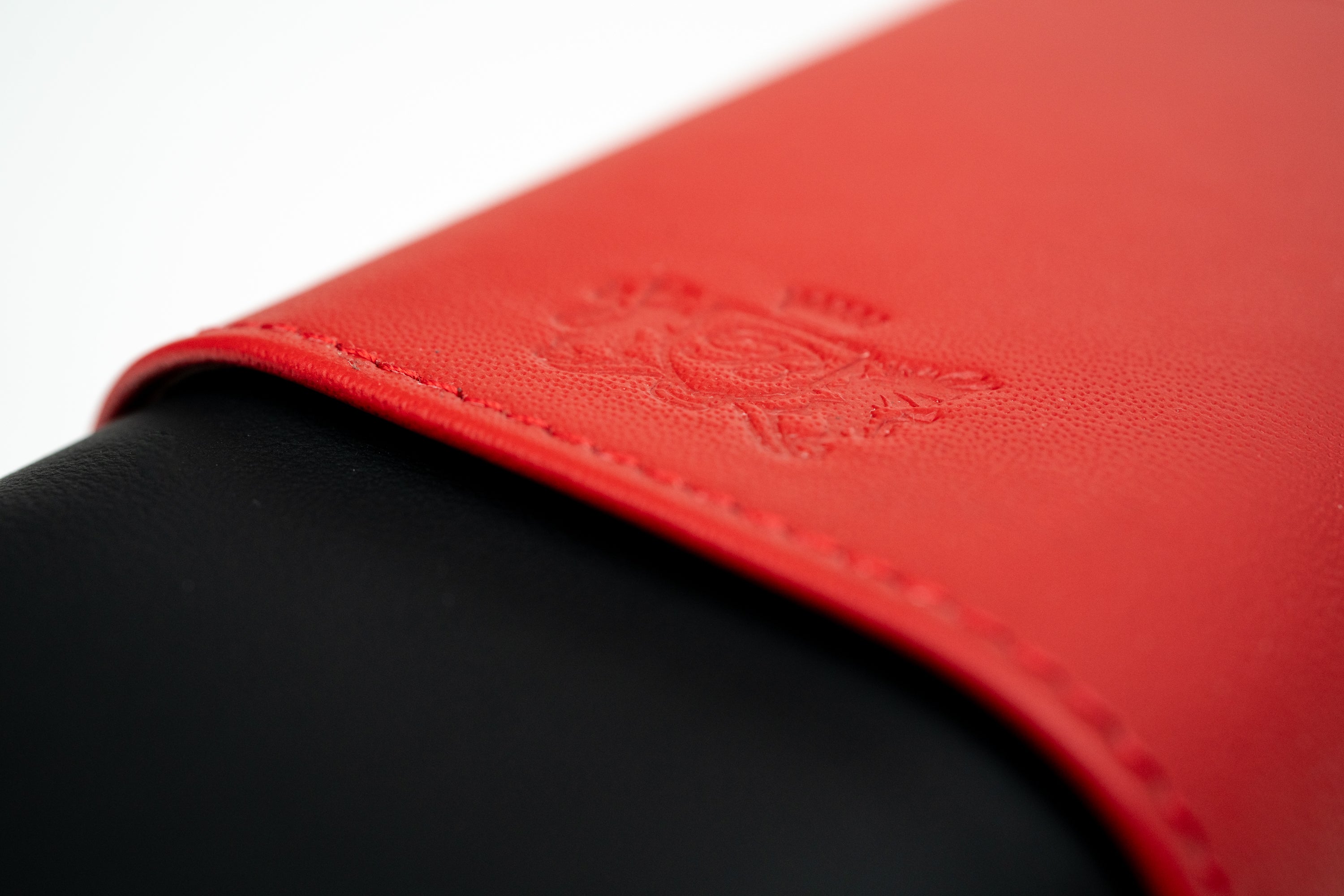 Brizard & Co – “Show Band” 3 Cigar Case – Racing Black Bottom & Red Top
