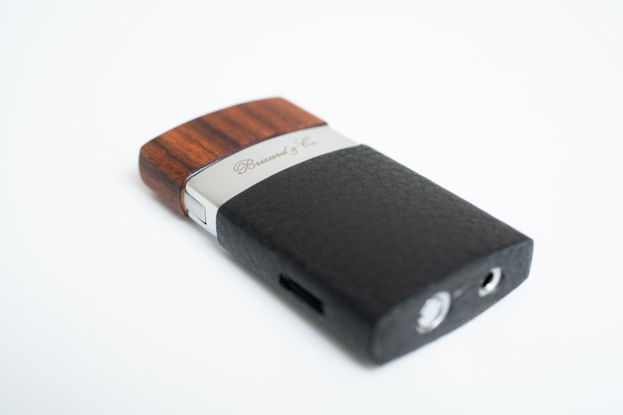 Brizard & Co. Venezia Lighter – Dakota Black is the ultimate luxury cigar accessory with Fountain Flame Technology