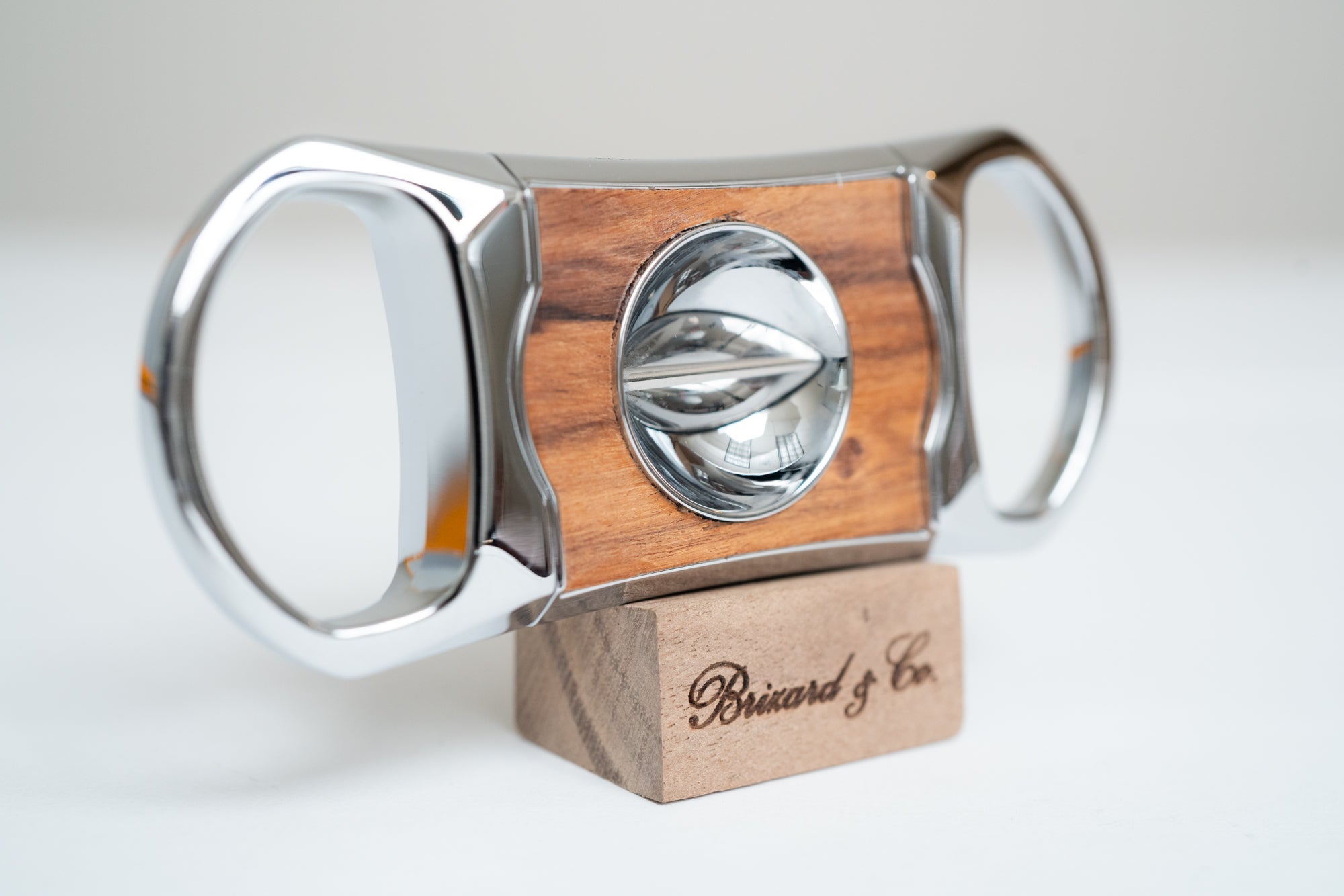 Brizard and Co. - The "V" Cutter - Dakota Black