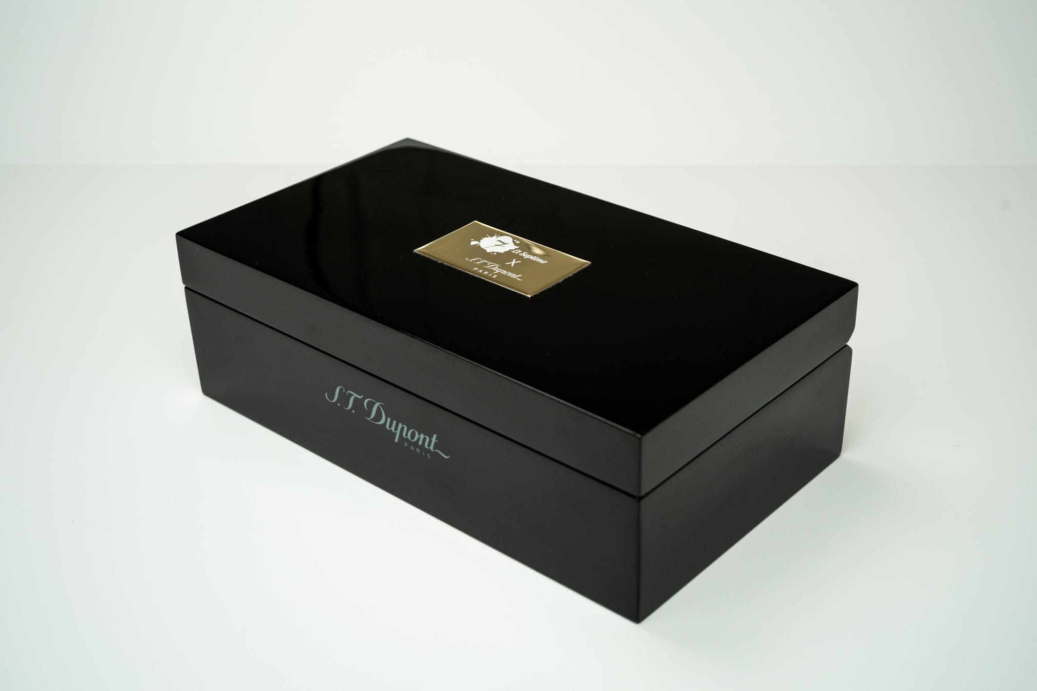 Black pen box with gold top and white letters