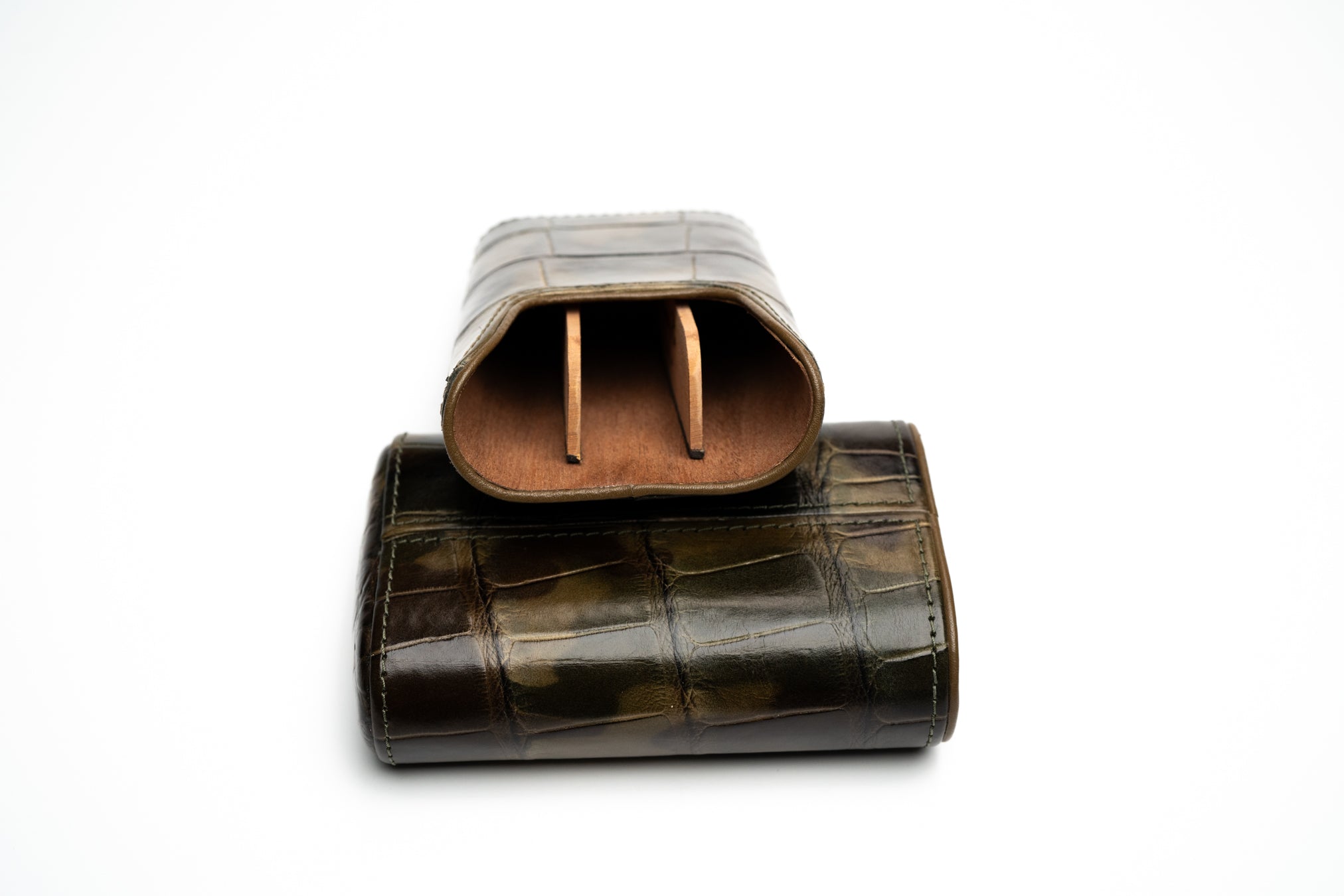 cedar lined cases with 4 solid Spanish cedar dividers for premium cigar storage