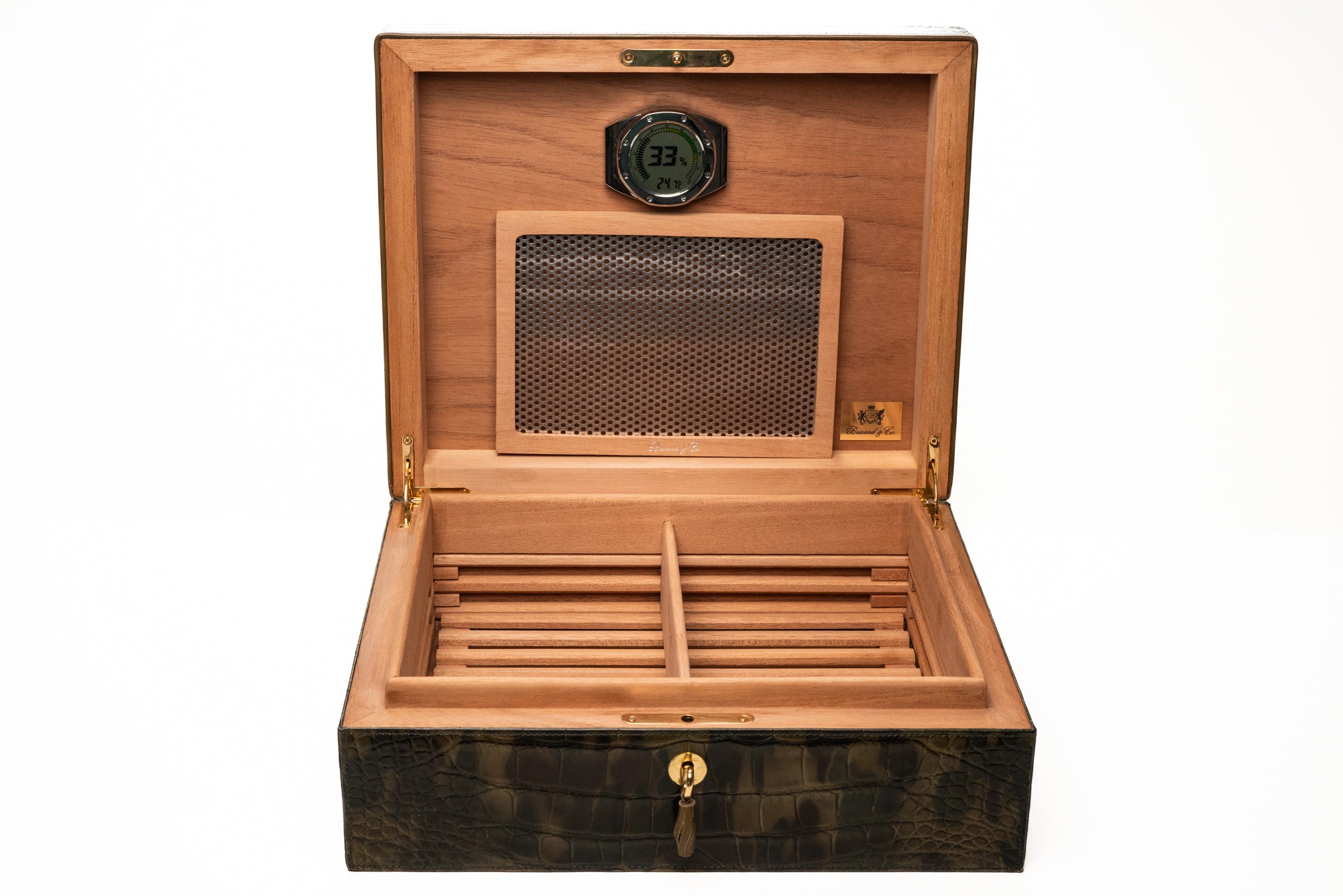 cedar lined cigar case for premium cigar