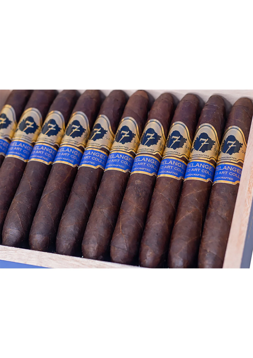 close up of dark brown Michelangelo El Septimo Cigars
